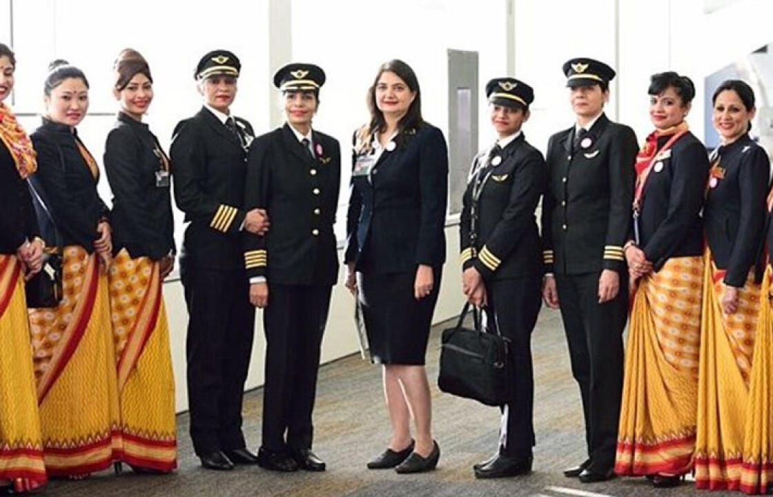 Φωτογραφίες: Η Air India έκανε την πρώτη πτήση στα χρονικά με αποκλειστικά γυναικείο πλήρωμα