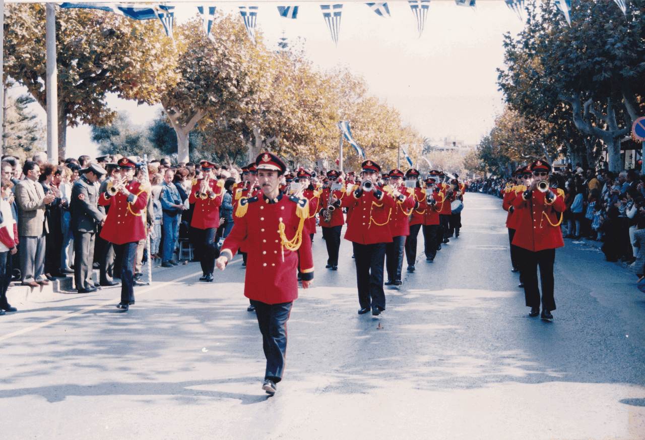 1995-1η ΕΜΦΑΝΙΣΗ ΦΙΛΑΡΜΟΝΙΚ (2).gif