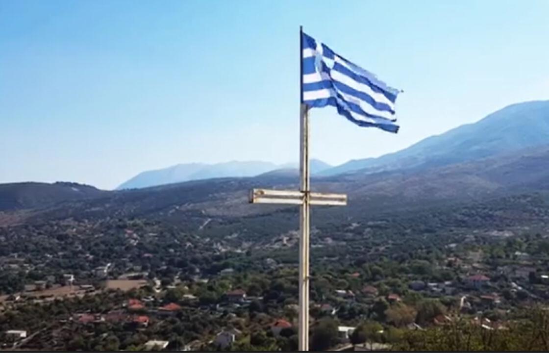 H σημαία του Κατσίφα που προκάλεσε την αντίδραση των Αλβανών