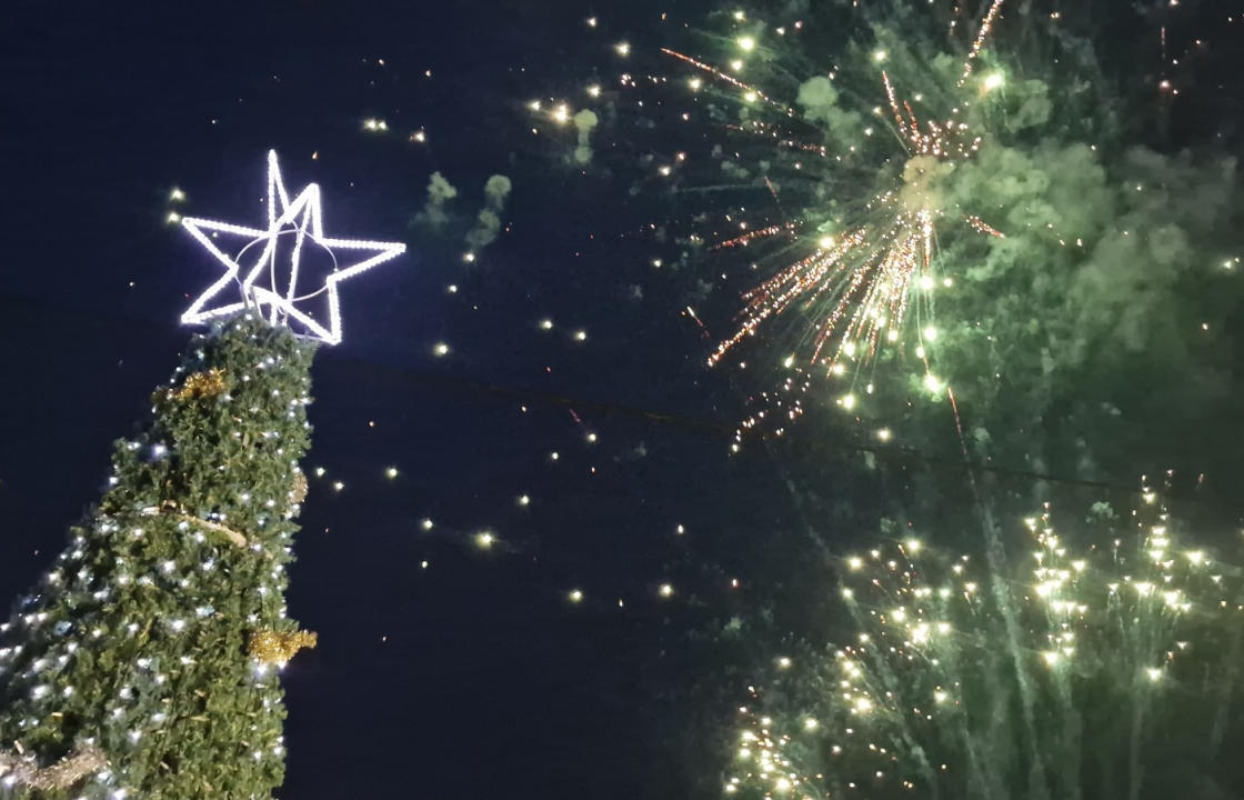Το άναμμα του Χριστουγεννιάτικου δέντρου στο Ζηπάρι - Δείτε φωτογραφίες και βίντεο