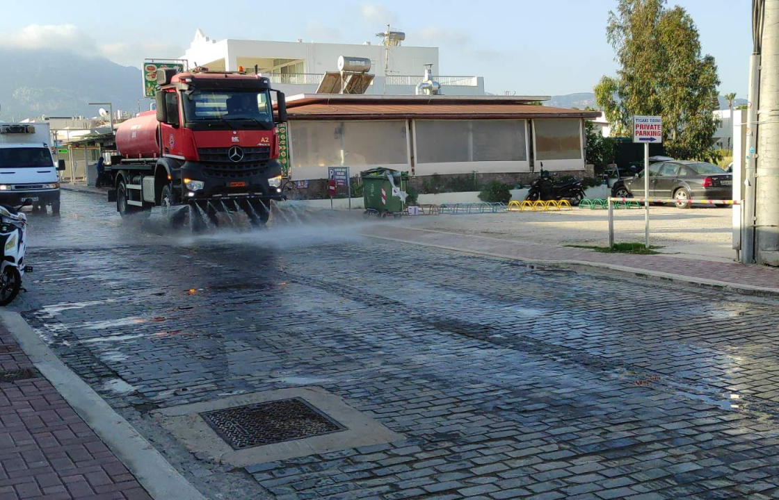 Πλύσιμο της κεντρικής πλατείας και δρόμων στο Τιγκάκι - Οι εργασίες που θα πραγματοποιηθούν το επόμενο χρονικό διάστημα