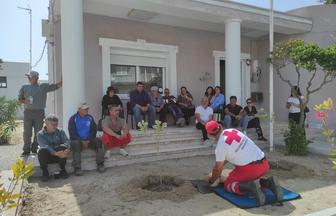 Τοποθετήθηκαν απινιδωτές και στην Κέφαλο, μετά από δωρεά του ΒΑΚΟΥΦ Κω