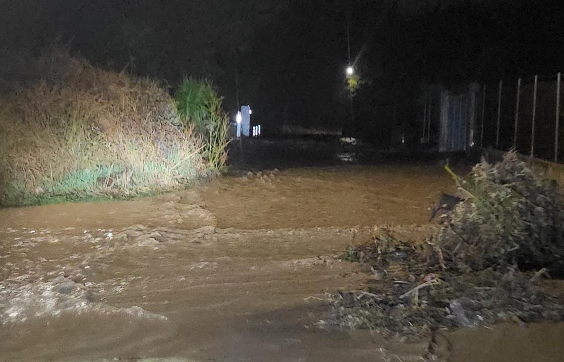 Σοβαρά προβλήματα στο επαρχιακό οδικό δίκτυο της Κω και στα Φωκάλια από την έντονη βροχόπτωση - Εγκλωβίστηκαν αυτοκίνητα