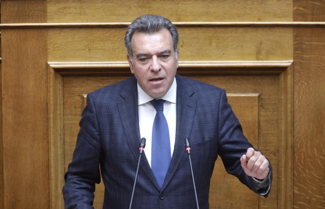 ΜΑΝΟΣ ΚΟΝΣΟΛΑΣ: «Ενίσχυση με προσωπικό, νέο εξοπλισμό και υποδομές για τις υπηρεσίες του Πυροσβεστικού Σώματος στα Δωδεκάνησα»