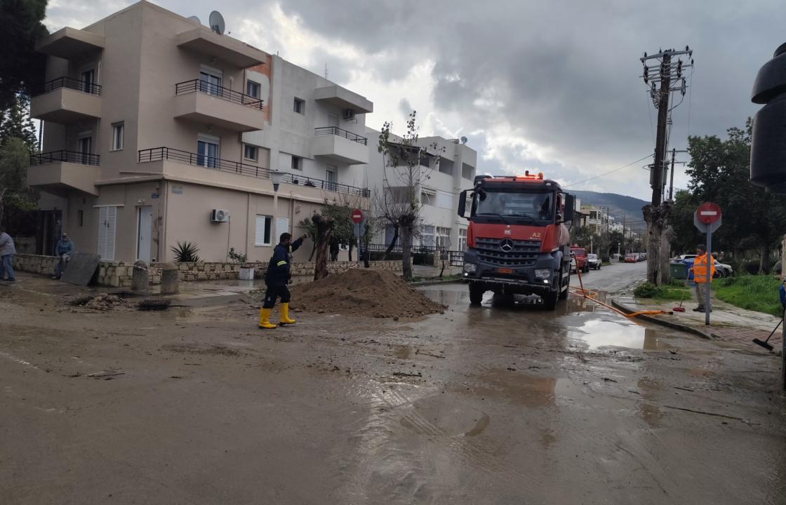 Γέμισαν λάσπες δρόμοι στην Κω από την κακοκαιρία. Κλειστοί δρόμοι. Δείτε φωτογραφίες &amp; βίντεο