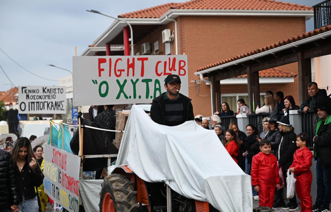 Την τιμητική τους είχαν στο καρναβάλι Πυλίου Χατζημάρκος &amp; Νικηταράς!